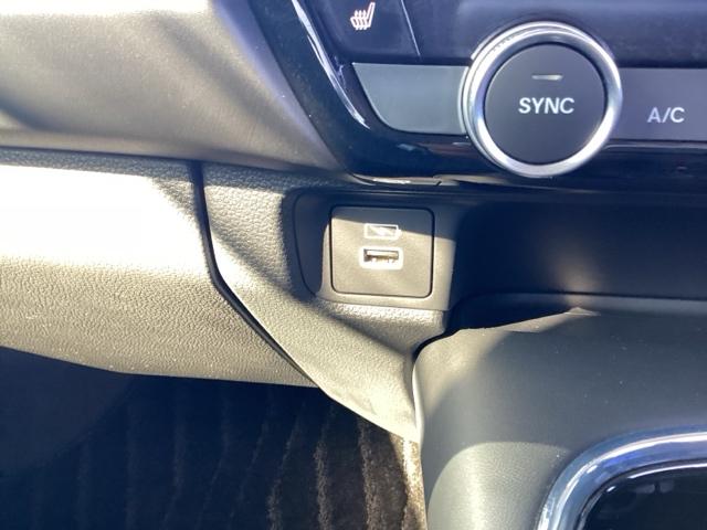 ヴェゼル ｅ：ＨＥＶＺ　ＥＴＣ／純正ナビ／バックモニター／ホンダセンシング　アダプティブＣＣ　スマートキー＆プッシュスタート　サイドＳＲＳ　イモビ　地デジ　Ｂカメ　キーレスエントリー　Ｃソナー　ＵＳＢポート　ＰＳ　点検記録簿（29枚目）