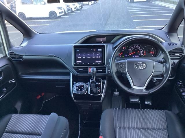 ヴォクシー ＺＳ煌　ＥＴＣ／メモリーナビ／バックモニター　アイスト　オートミラー　Ｒカメラ　オートクルーズ　地デジ　ＬＥＤライト　Ａライト　オートエアコン　ＤＶＤ可　盗難防止装置　ドライブレコーダー　３列　ＡＵＸ　ＡＢＳ（2枚目）