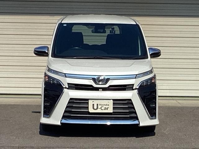 ヴォクシー ＺＳ煌　ＥＴＣ／メモリーナビ／バックモニター　アイスト　オートミラー　Ｒカメラ　オートクルーズ　地デジ　ＬＥＤライト　Ａライト　オートエアコン　ＤＶＤ可　盗難防止装置　ドライブレコーダー　３列　ＡＵＸ　ＡＢＳ（6枚目）