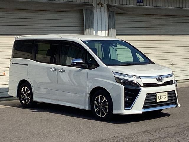 ヴォクシー ＺＳ煌　ＥＴＣ／メモリーナビ／バックモニター　アイスト　オートミラー　Ｒカメラ　オートクルーズ　地デジ　ＬＥＤライト　Ａライト　オートエアコン　ＤＶＤ可　盗難防止装置　ドライブレコーダー　３列　ＡＵＸ　ＡＢＳ（7枚目）