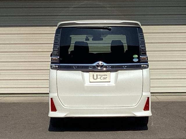 ヴォクシー ＺＳ煌　ＥＴＣ／メモリーナビ／バックモニター　アイスト　オートミラー　Ｒカメラ　オートクルーズ　地デジ　ＬＥＤライト　Ａライト　オートエアコン　ＤＶＤ可　盗難防止装置　ドライブレコーダー　３列　ＡＵＸ　ＡＢＳ（9枚目）