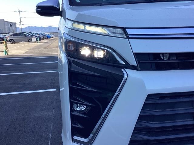 ヴォクシー ＺＳ煌　ＥＴＣ／メモリーナビ／バックモニター　アイスト　オートミラー　Ｒカメラ　オートクルーズ　地デジ　ＬＥＤライト　Ａライト　オートエアコン　ＤＶＤ可　盗難防止装置　ドライブレコーダー　３列　ＡＵＸ　ＡＢＳ（22枚目）