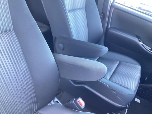 ヴォクシー ＺＳ煌　ＥＴＣ／メモリーナビ／バックモニター　アイスト　オートミラー　Ｒカメラ　オートクルーズ　地デジ　ＬＥＤライト　Ａライト　オートエアコン　ＤＶＤ可　盗難防止装置　ドライブレコーダー　３列　ＡＵＸ　ＡＢＳ（36枚目）