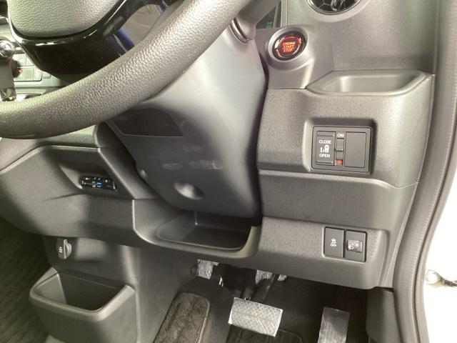 Ｎ－ＢＯＸカスタム ベースグレード　試乗車　メモリーナビ　ドラレコ　ＥＴＣ　衝突軽減Ｂ　ハイビームアシスト　ＵＳＢ　禁煙　フルセグテレビ　ＩＳＴＯＰ　ＬＥＤライト　Ｂカメラ　オートエアコン　ベンチＳ　前席シートヒーター　Ｓキー　ＥＳＣ（15枚目）