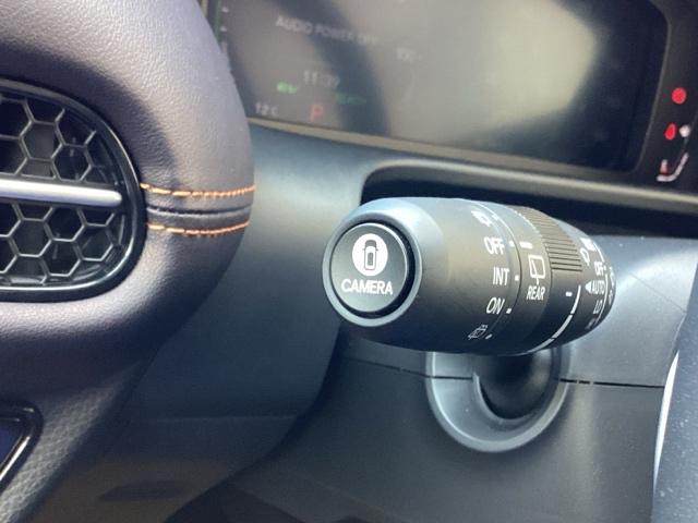 �y�I�[�g���C�g�i�`�t�s�n�j�z�O�̖��邳���V�X�e�������m���āA�����Ńw�b�h���C�g���_�����܂��B�w�b�h���C�g���Y���h���֗��@�\�ł�