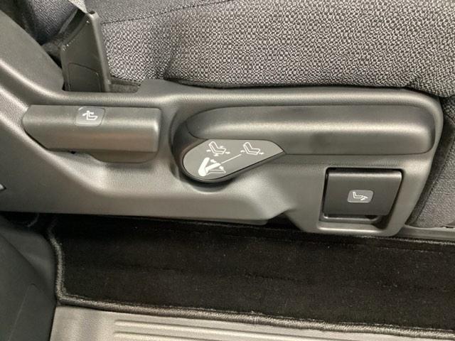 �Q��ڂ̓V�[�g�T�C�h�̃��o�[����ŃX���C�h�E���N���C�j���O���ł��܂�