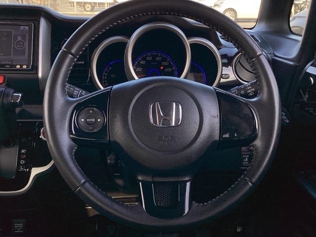 ��ɂȂ��ފ��o�̃X�e�A�����O�ł��B�����S�n�A�f�U�C�����A���쐫�ɂ���������A�C�e���ł��B