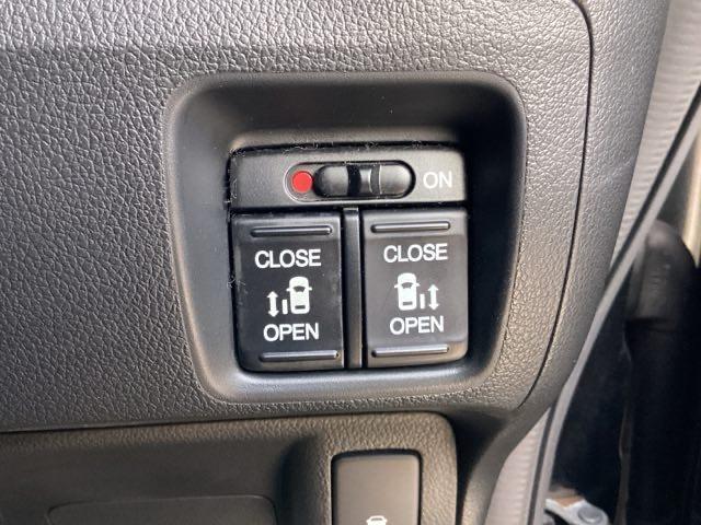 �d���X���C�h�h�A�̑��암���ł��B���A�h�A�͍��E�Ƃ��ɓd���X���C�h�h�A�ɂȂ��Ă��܂�