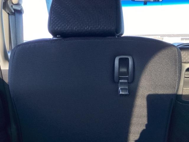 ����ȃV�[�g�w�ʂɁA�ő�R�L���܂Ŋ|���邱�Ƃ��ł���t�b�N���t���Ă��܂��B