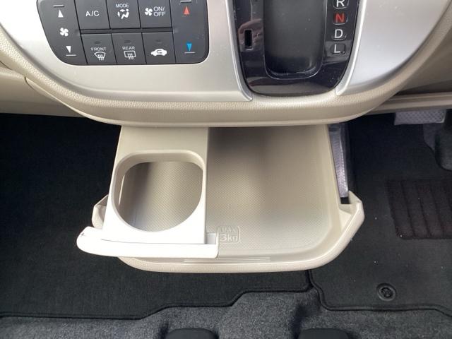 �J�b�v�z���_�[�ƈ����o�����g���[�ł��B�g���[�́A�ő�R�L���܂ōڂ��邱�Ƃ��ł��܂��B