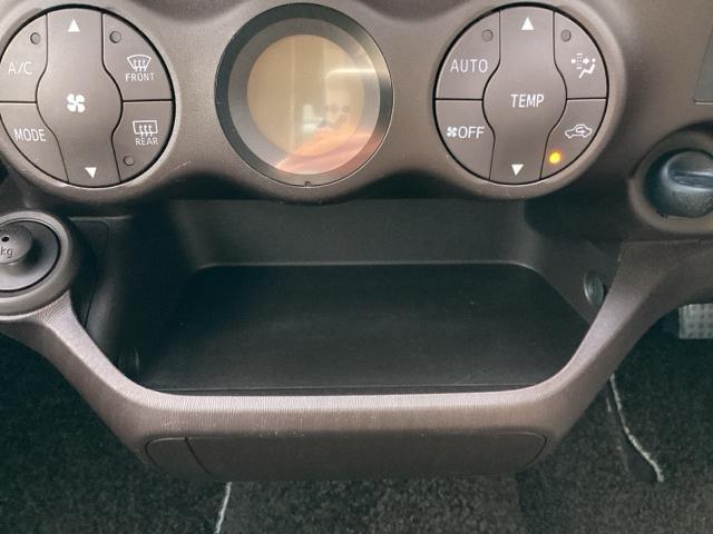 �G�A�R���̉��ɁA���s���������ɂ����`�ɂȂ��Ă��ĂƂĂ��֗��ȃg���[������܂��B