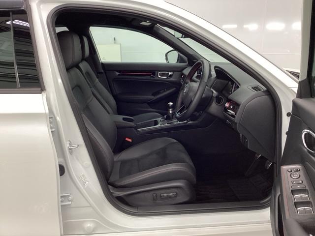 �t�����g�͍L�X�Z�p���[�g�V�[�g�A�^�]�Ȃ́A�����𒲐��ł���n�C�g�A�W���X�^�[�t���ł��B