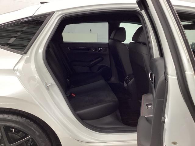 �t���b�g�ȏ��ƕG���⓪��X�y�[�X�ȂǏ\���ȍL��������܂��B