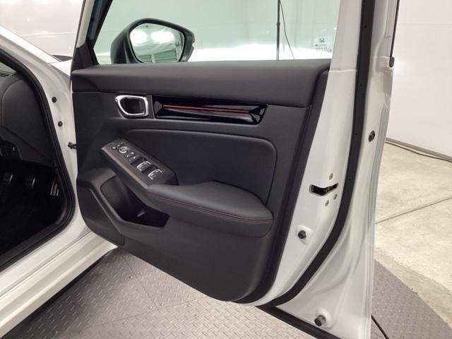 �{�f�B�[��C���e���A�͐��X�^�b�t������䒚�J�ɖ����A�N���[�j���O���Ă��܂�