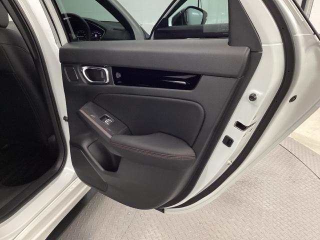 �{�f�B�[��C���e���A�͐��X�^�b�t������䒚�J�ɖ����A�N���[�j���O���Ă��܂�