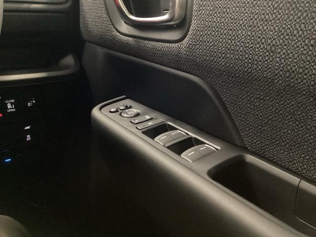 �d���i�[�������R���h�A�~���[�ƁA�p���[�E�B���h�E�}�X�^�[�X�C�b�`���͉^�]�ȃh�A�ɂ���܂��B