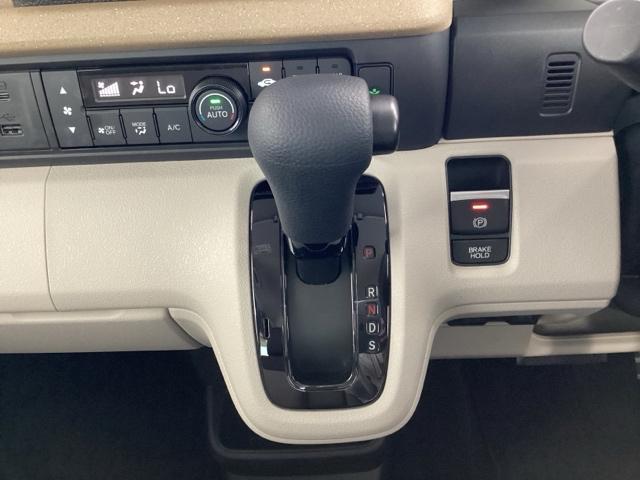 ベースグレード　試乗車／ＥＴＣ／純正ナビ／バックモニター／ホンダセンシング　Ｂｌｕｅｔｏｏｔｈ音楽　オートブレーキ　車線維持支援システム　パーキングセンサー　アダクティブクルーズコントロール　ＵＳＢ入力　Ｗエアバッグ（画像12）