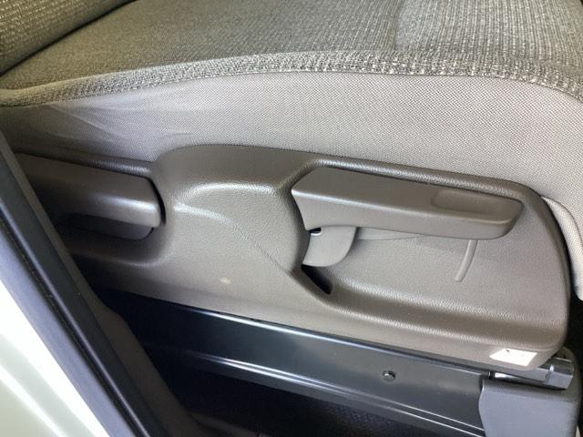 Ｌ　ＨｏｎｄａＳＥＮＳＩＮＧリア左側パワースライドドア運転席＆助手席シートバックテーブル運転席＆助手席シートヒーター　オートライ　追従走行　ソナー　フルセグテレビ　車線逸脱警報装置　ｉ－ｓｔｏｐ　ＵＳＢ（画像22）