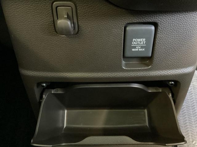 Ｌ　ＨｏｎｄａＳＥＮＳＩＮＧリア左側パワースライドドア運転席＆助手席シートバックテーブル運転席＆助手席シートヒーター　オートライ　追従走行　ソナー　フルセグテレビ　車線逸脱警報装置　ｉ－ｓｔｏｐ　ＵＳＢ（画像29）