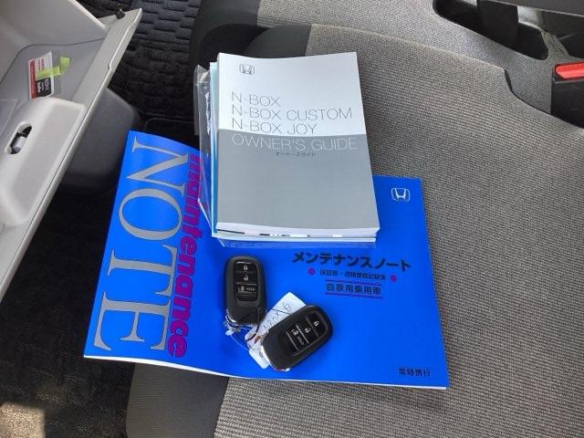 ベースグレード　試乗車　メモリーナビ　ＥＴＣ　リアカメラ　Ｂｌｕｅｔｏｏｔｈ音楽　オートブレーキ　車線維持支援システム　パーキングセンサー　アダクティブクルーズコントロール　ＤＶＤ再生　ＵＳＢ入力　Ｗエアバッグ（画像19）
