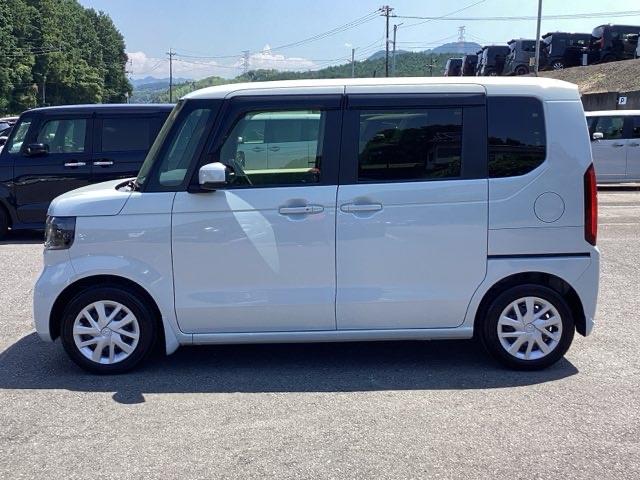 ベースグレード　試乗車　メモリーナビ　ＥＴＣ　リアカメラ　Ｂｌｕｅｔｏｏｔｈ音楽　オートブレーキ　車線維持支援システム　パーキングセンサー　アダクティブクルーズコントロール　ＤＶＤ再生　ＵＳＢ入力　Ｗエアバッグ（画像23）