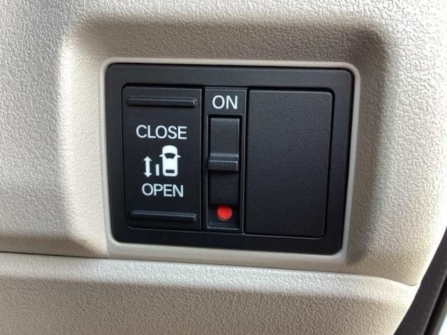 ベースグレード　試乗車　メモリーナビ　ＥＴＣ　リアカメラ　Ｂｌｕｅｔｏｏｔｈ音楽　オートブレーキ　車線維持支援システム　パーキングセンサー　アダクティブクルーズコントロール　ＤＶＤ再生　ＵＳＢ入力　Ｗエアバッグ（画像30）