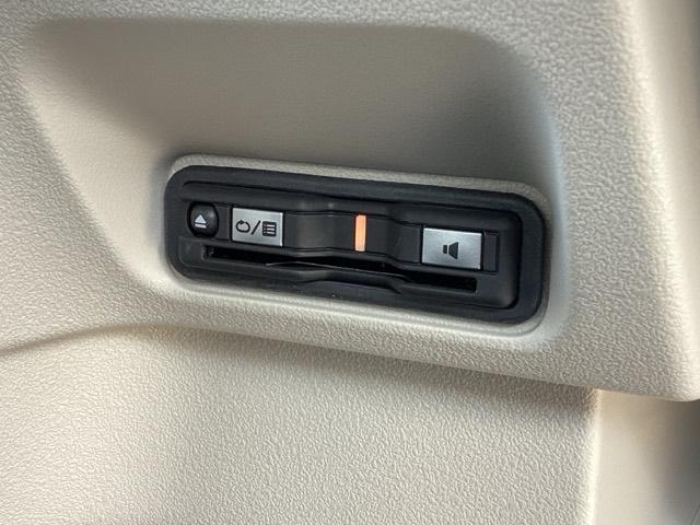 ベースグレード　試乗車　メモリーナビ　ＥＴＣ　リアカメラ　Ｂｌｕｅｔｏｏｔｈ音楽　オートブレーキ　車線維持支援システム　パーキングセンサー　アダクティブクルーズコントロール　ＤＶＤ再生　ＵＳＢ入力　Ｗエアバッグ（画像32）