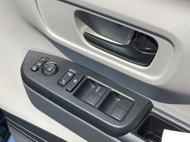 ベースグレード　試乗車　メモリーナビ　ＥＴＣ　リアカメラ　Ｂｌｕｅｔｏｏｔｈ音楽　オートブレーキ　車線維持支援システム　パーキングセンサー　アダクティブクルーズコントロール　ＤＶＤ再生　ＵＳＢ入力　Ｗエアバッグ（画像35）