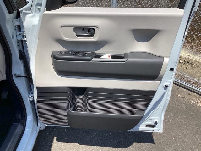 ベースグレード　試乗車　メモリーナビ　ＥＴＣ　リアカメラ　Ｂｌｕｅｔｏｏｔｈ音楽　オートブレーキ　車線維持支援システム　パーキングセンサー　アダクティブクルーズコントロール　ＤＶＤ再生　ＵＳＢ入力　Ｗエアバッグ（画像36）