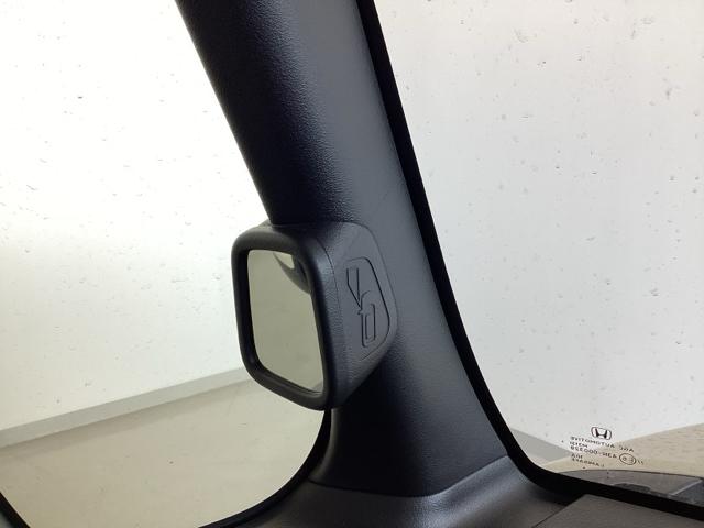 ファッションスタイル　ＥＴＣ／ホンダセンシング　追突軽減ブレーキ　アダクティブクルーズコントロール　パワーウィンドウ　キーレス　パワステ　フルオートエアコン　ＶＳＡ　ＬＥＤランプ　オートハイビーム　電動格納ドアミラー（画像24）