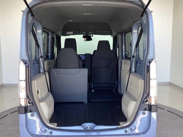 ｅ：ファン　試乗車／ＥＴＣ／純正ナビ／バックモニター／ホンダセンシング　ＬＥＤヘッド　サイドカーテンエアバック　地デジチューナー　電動格納ミラー　インテリキー　デモカーＵＰ　ＵＳＢ　エアコン　ＥＴＣ車載器　ＥＳＣ（画像8）