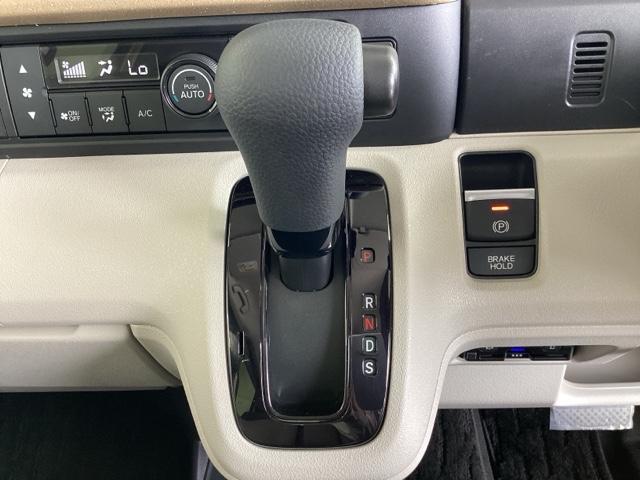 ベースグレード　試乗車／ＥＴＣ／純正ナビ／バックモニター／ホンダセンシング　ｂｌｕｅｔｏｏｔｈ　レーダーブレーキ　ベンチシ－ト　レーダークルーズコントロール　セキュリティアラーム　キーレスエントリー　フルセグテレビ（画像12）