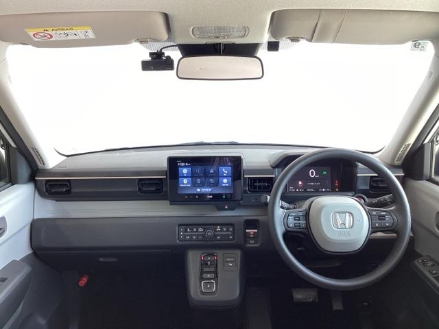 ｅ：Ｇ　試乗車／急速充電ポート／ＥＴＣ／ディスプレイオーディオ／バックモニター／ホンダセンシング　Ｂｌｕｅｔｏｏｔｈ　アダプティブクルーズコントロール　バックカメラ　ＬＥＤヘッドライト　パーキングセンサー（画像2）