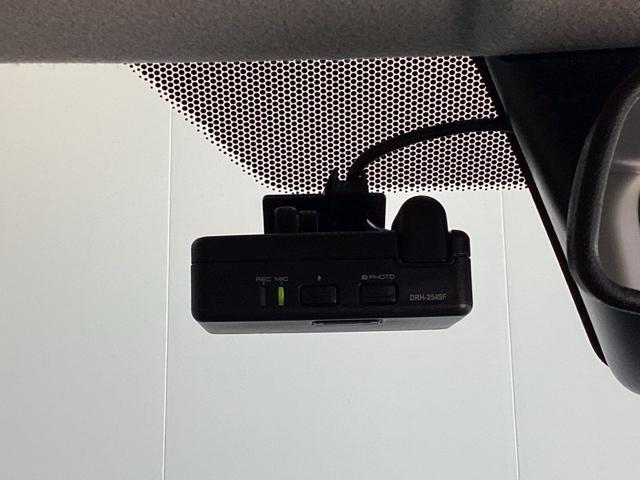 ｅ：Ｇ　試乗車／急速充電ポート／ＥＴＣ／ディスプレイオーディオ／バックモニター／ホンダセンシング　Ｂｌｕｅｔｏｏｔｈ　アダプティブクルーズコントロール　バックカメラ　ＬＥＤヘッドライト　パーキングセンサー（画像14）