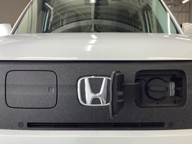 ｅ：Ｇ　試乗車／急速充電ポート／ＥＴＣ／ディスプレイオーディオ／バックモニター／ホンダセンシング　Ｂｌｕｅｔｏｏｔｈ　アダプティブクルーズコントロール　バックカメラ　ＬＥＤヘッドライト　パーキングセンサー（画像33）