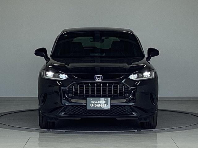 ｅ：ＨＥＶＺ特別仕様車ブラックスタイル　ＢＯＳＥプレミアムサウンドシステム／試乗車／ＥＴＣ／純正ナビ／バックモニター／ホンダセンシング／全周囲カメラ　衝突軽減装置　電動テールゲート　前後障害物センサー　レーダークルーズコントロール　Ｐシート（画像4）