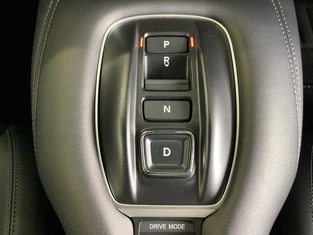 ｅ：ＨＥＶＺ特別仕様車ブラックスタイル　ＢＯＳＥプレミアムサウンドシステム／試乗車／ＥＴＣ／純正ナビ／バックモニター／ホンダセンシング／全周囲カメラ　衝突軽減装置　電動テールゲート　前後障害物センサー　レーダークルーズコントロール　Ｐシート（画像12）