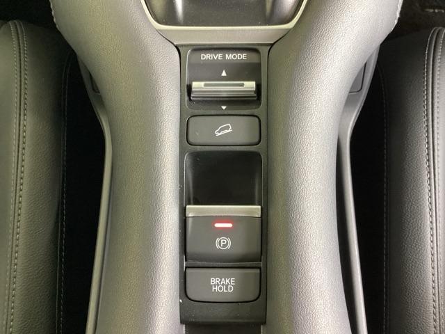 ｅ：ＨＥＶＺ特別仕様車ブラックスタイル　ＢＯＳＥプレミアムサウンドシステム／試乗車／ＥＴＣ／純正ナビ／バックモニター／ホンダセンシング／全周囲カメラ　衝突軽減装置　電動テールゲート　前後障害物センサー　レーダークルーズコントロール　Ｐシート（画像13）