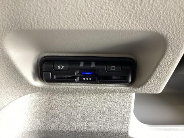 ベースグレード　試乗車／純正ナビゲーション／純正ドライブレコーダー　ｂｌｕｅｔｏｏｔｈ　レーダーブレーキ　ベンチシ－ト　レーダークルーズコントロール　セキュリティアラーム　キーレスエントリー　フルセグテレビ　ナビＴＶ（画像17）