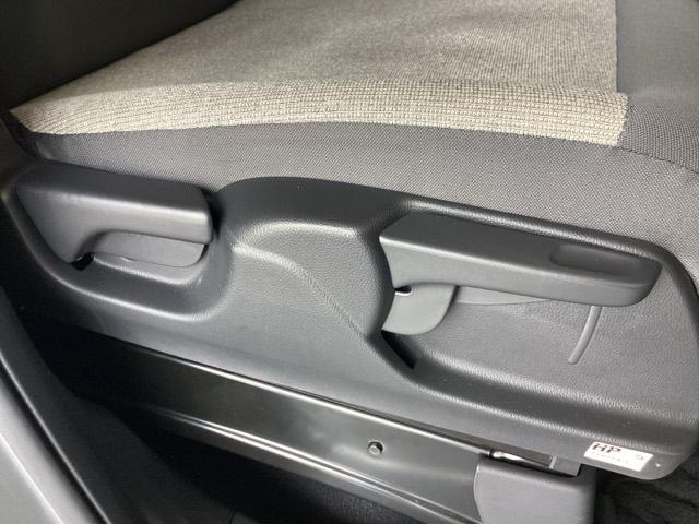 ベースグレード　試乗車／純正ナビゲーション／純正ドライブレコーダー　ｂｌｕｅｔｏｏｔｈ　レーダーブレーキ　ベンチシ－ト　レーダークルーズコントロール　セキュリティアラーム　キーレスエントリー　フルセグテレビ　ナビＴＶ（画像23）