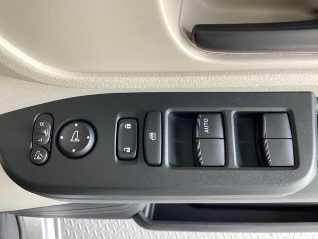 ベースグレード　試乗車／純正ナビゲーション／純正ドライブレコーダー　ｂｌｕｅｔｏｏｔｈ　レーダーブレーキ　ベンチシ－ト　レーダークルーズコントロール　セキュリティアラーム　キーレスエントリー　フルセグテレビ　ナビＴＶ（画像24）
