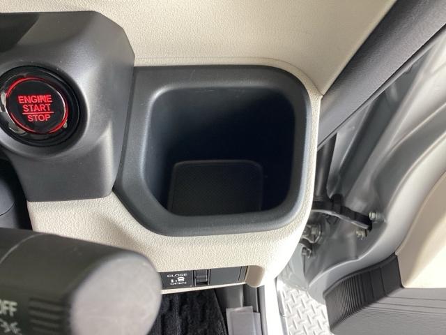 ベースグレード　試乗車／純正ナビゲーション／純正ドライブレコーダー　ｂｌｕｅｔｏｏｔｈ　レーダーブレーキ　ベンチシ－ト　レーダークルーズコントロール　セキュリティアラーム　キーレスエントリー　フルセグテレビ　ナビＴＶ（画像27）