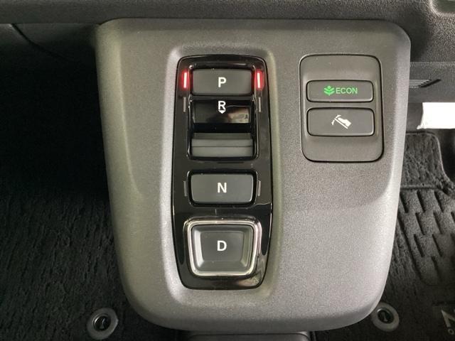 ｅ：Ｌ　急速充電／試乗車／ＥＴＣ／純正ナビ／バックモニター／ホンダセンシング　ＡＣＣ　レーンアシスト　クリアランスソナー　Ｂｌｕｅｔｏｏｔｈ　ＬＥＤヘッド　Ｂカメラ　フルセグＴＶ　衝突軽減ブレーキ　ＡＡＣ（画像12）