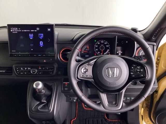 ＲＳ　６ＭＴ／ＥＴＣ／純正ナビ／バックモニター／ホンダセンシング　地デジフルセグ　助手席エアバッグ　電動格納式ドアミラー　ナビ＆ＴＶ　ＵＳＢポート　ＢＴオーディオ　ＶＳＡ　スマキー　キーフリー　シートＨ（画像3）