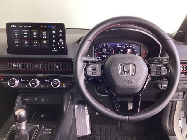 ＲＳ　試乗車／６ＭＴ／ＥＴＣ／純正ナビ／バックモニター／ホンダセンシング／ＢＯＳＥプレミアムサウンド／レブマッチシステム　横滑り防止　オートエアコン　ＡＢＳ　ＢＴ接続　電動シ－ト　ドラレコ　レーンキープ（画像11）