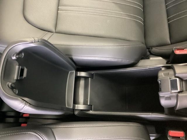 ｅ：ＨＥＶＺ特別仕様車ブラックスタイル　特別仕様車ブラックスタイル／ＢＯＳＥプレミアムサウンドシステム　レーダークルーズコントロール　衝突軽減Ｂ　前後障害物センサー　Ｂｌｕｅｔｏｏｔｈ接続　オートエアコン　フルセグＴＶ　ＵＳＢ　Ｂカメラ（画像35）