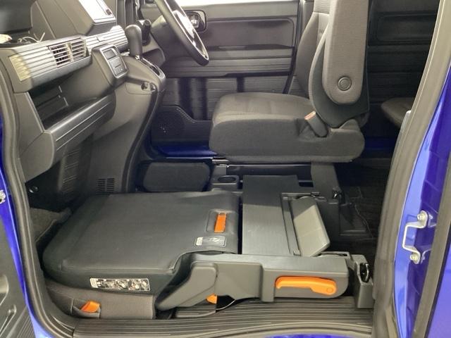 ファン　純正ディスプレイオーディオ／純正ドライブレコーダー／純正ＥＴＣ車載器　ＥＴＣ付き　Ｂカメラ　ブルートゥース　バックソナー　ＬＥＤライト　電格ミラー　盗難防止装置　パワーウィンドウ　ＥＳＣ　ドラレコ（画像36）