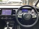 フィット e:HEVホーム HondaCONNECTforGathers+ナビ装着用スペシャルパッケージLEDヘッドライト クリソナ 助手席エアバッグ 運転席エアバッグ アイドリングストップ LEDライト USB接続 ABS 中古車画像_3