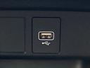 スマートフォンなどの充電に便利なUSBジャックです。。
