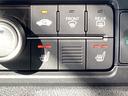 運転席／助手席シートヒーターで寒い日もすぐに温かくなり快適に過ごせます。２段階の温度調整が可能です。